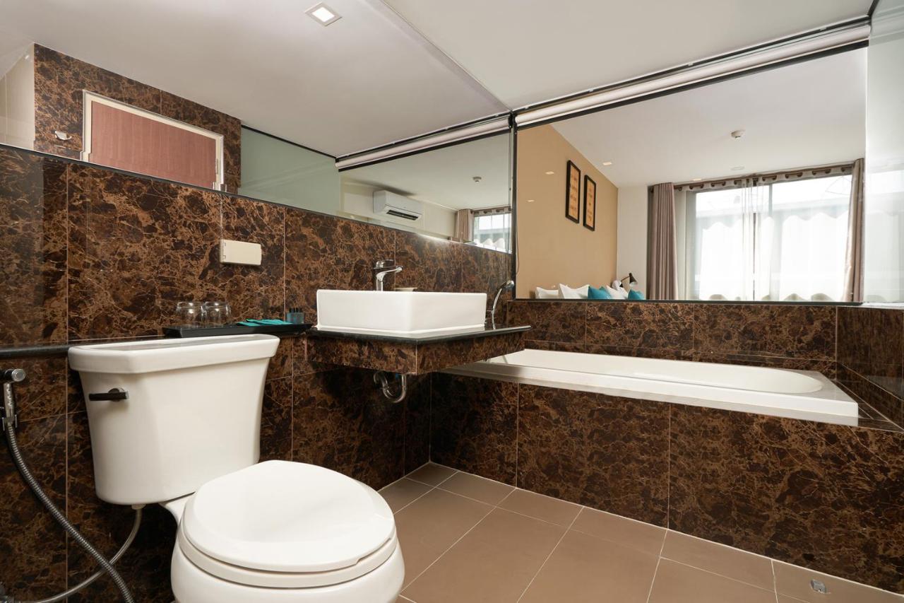 One Bedroom Suite with Bath Tub,1089788414:JPEG