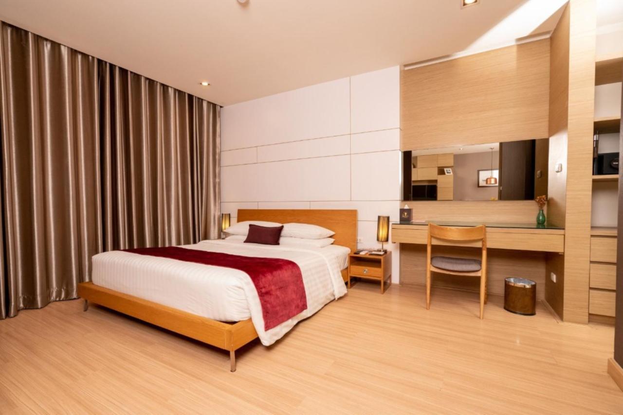 Junior Suite King bed ground floor no window & Balcony
