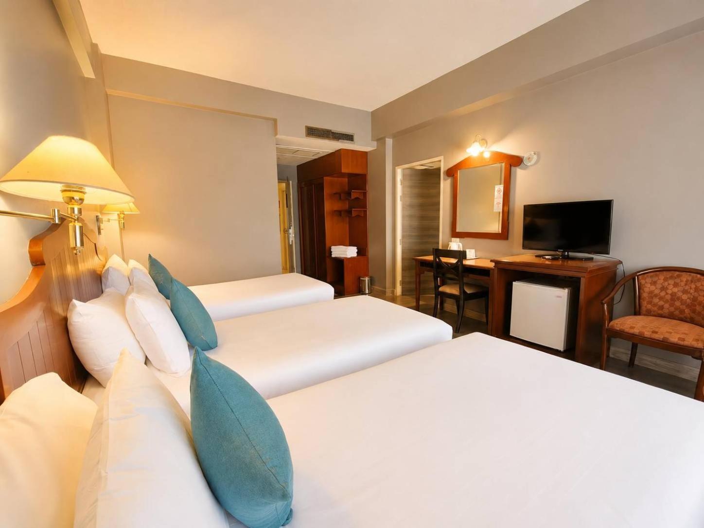 Deluxe Family Connecting Room